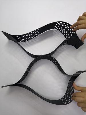 Geokomórka o grubości 1,5 mm do budowy dróg z przestrzenią do spawania 330 mm zapewniającą trzymanie gruntu i stabilność fundamentów drogowych