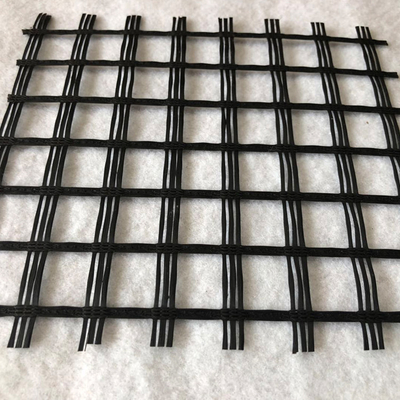 Biaxial warp geogrid rolka z włókna szklanych Długość 50m-100m Wielkość siatki 25mm x 25mm Do oddzielenia gleby i wzmocnienia