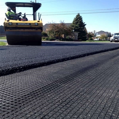 Geogrid pokryty polimerem z włókien szklanych do zastosowań biaksjalnego warp w rolkach o długości 50-100 m
