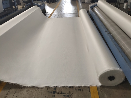 Wytrzymałość Tkanina Geotextile 50m-100m Długość 5,2m Szerokość CBR Wytrzymałość na przebicie ≥12KN Idealne do projektów budowlanych