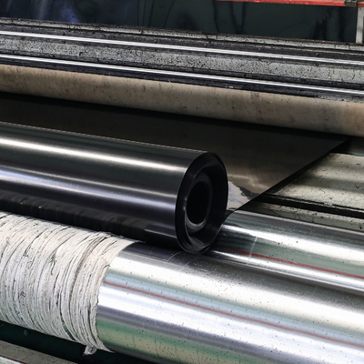 Gładkie wydłużenie linii Hdpe o długości 1 mm przy zerwaniu ≥ 700% Zawartość czarnego węgla 2,0-3,0% do zatrzymywania odpadów
