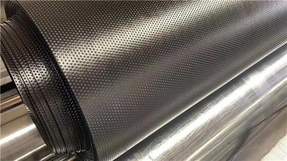 Wytrzymałość na rozciąganie ≥15 MPa Geowłóknina HDPE Szerokość od 1 do 12 metrów Wskaźnik tlenu ≥30% Trwała wodoodporna membrana