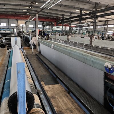 Przemysłowa tkanina z geotekstyliów zaprojektowana w celu zapobiegania erozji gleby i przemieszczaniu agregatów w zastosowaniach infrastrukturalnych