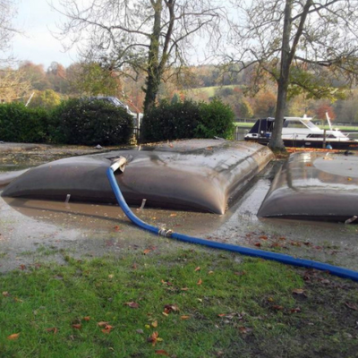 Rury odwadniające wypełnione piaskiem do ochrony przed erozją plaż przybrzeżnych i ochrony linii brzegowej