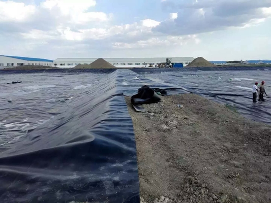 Odporna na korozję wykładzina z geomembrany PVC Wysoka wytrzymałość na rozciąganie 0,8 mm do 2 mm